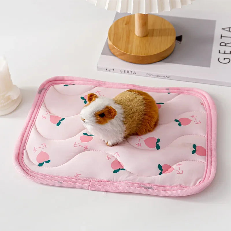 Petit tapis rafraîchissant pour animaux de compagnie, tapis rafraîchissant en soie glacée pour l'été, tapis de chenil pour hamster, tapis rafraîchissant pour cochon d'Inde, chinchilla, lapin et petits animaux de compagnie.