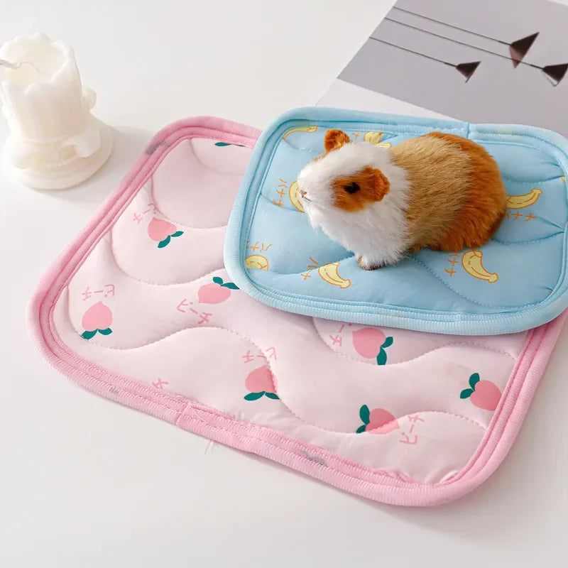 Petit tapis rafraîchissant pour animaux de compagnie, tapis rafraîchissant en soie glacée pour l'été, tapis de chenil pour hamster, tapis rafraîchissant pour cochon d'Inde, chinchilla, lapin et petits animaux de compagnie.