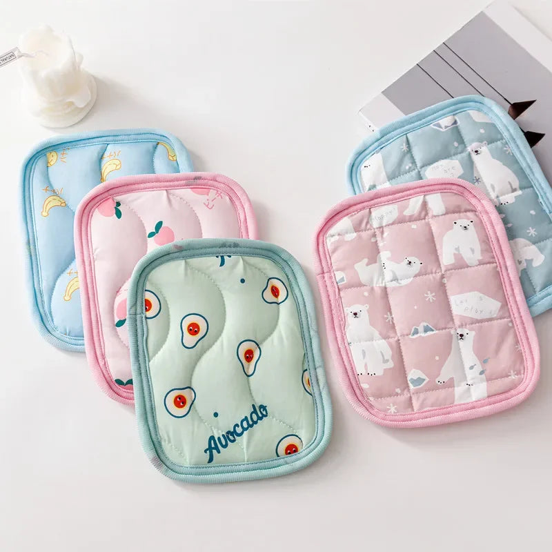 Petit tapis rafraîchissant pour animaux de compagnie, tapis rafraîchissant en soie glacée pour l'été, tapis de chenil pour hamster, tapis rafraîchissant pour cochon d'Inde, chinchilla, lapin et petits animaux de compagnie.
